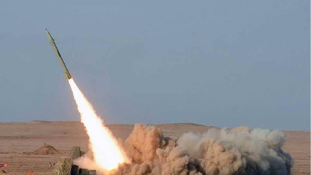 الدفاع الجوي السعودي يدمر صاروخا حوثيا أطلق باتجاه نجران.. ولا إصابات