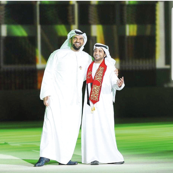 حسين الجسمي اكتفى بنشر صورة تجمعه بالمنهالي تعبيراً عن دعمه. من المصدر