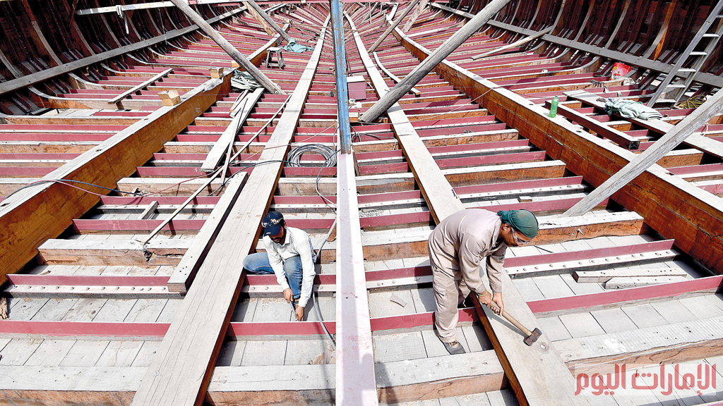 تُعد صناعة السفن في دولة الإمارات من المهن القديمة التي توارثتها الأجيال، إذ ارتبطت الثقافة الإماراتية بالبحر ارتباطاً وثيقاً.