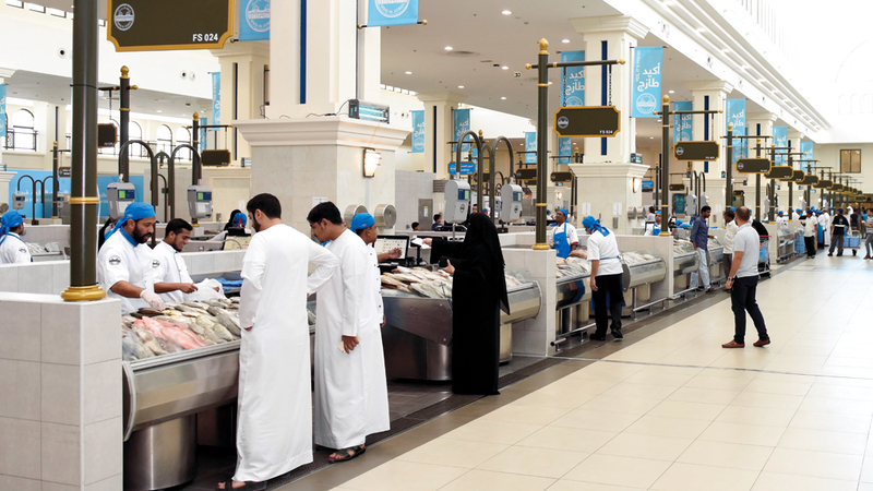 سوق الجبيل تشهد حالياً زيادة في إقبال المستهلكين. الإمارات اليوم