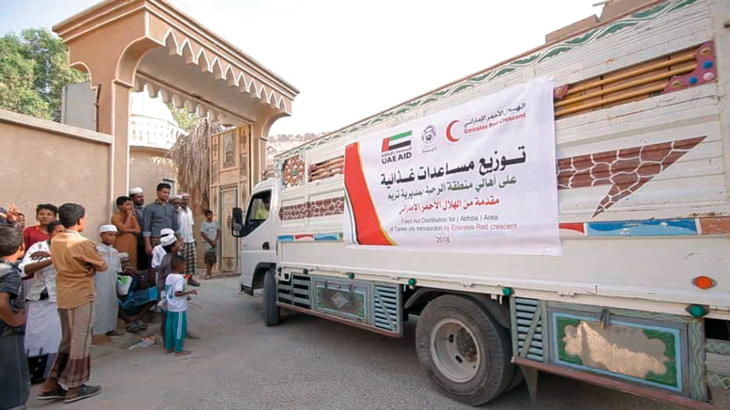«الهلال» توزّع مساعدات غذائية على مناطق  وقرى نائية في وادي حضرموت