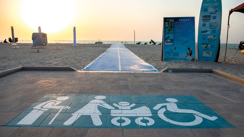ممرات خاصة لأصحاب الهمم وكبار السن على شواطئ دبي
