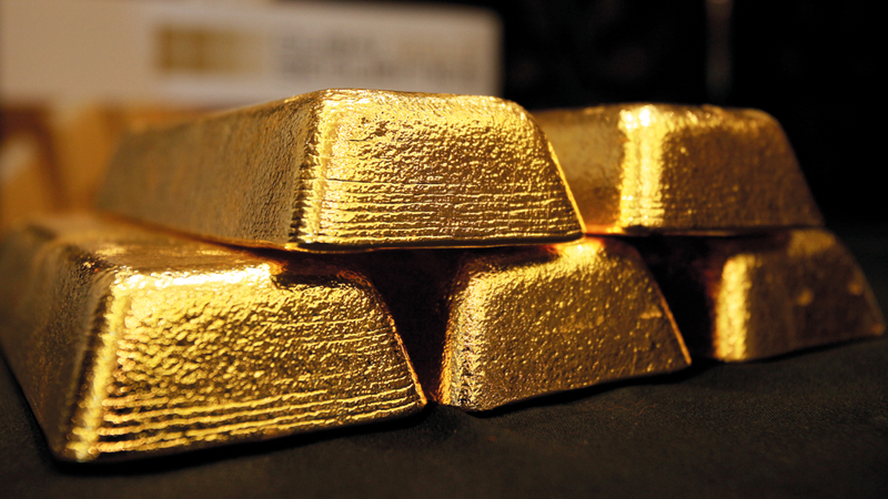الذهب يرتفع ويتجه إلى أول مكسب في 4 أسابيع