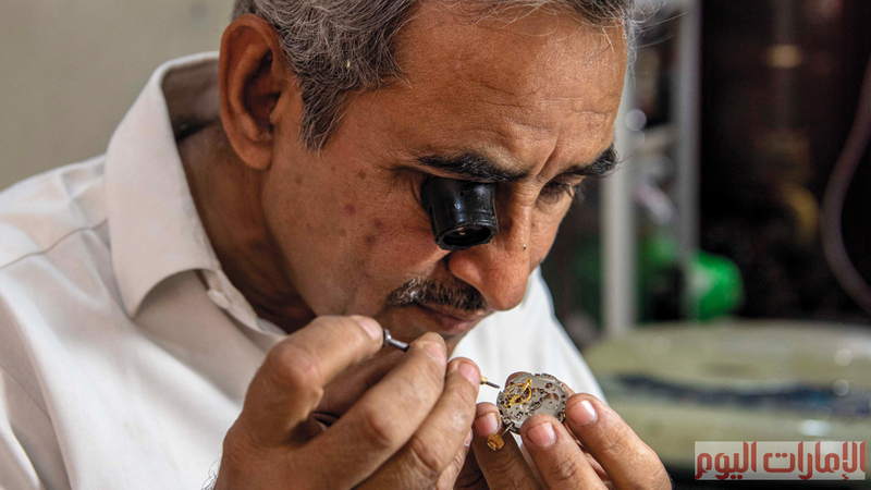 ولاتزال الساعات ذات الأجزاء الميكانيكية الأكثر رغبة من الساعات الرقمية الحديثة، لما تحمل تلك الساعات من دلالة اجتماعية وجماليات خاصة