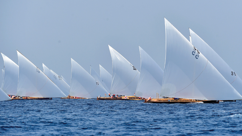 مشاركة كبيرة شهدها سباق الجولة الأولى من بطولة دبي للقوارب الشراعية المحلية 43 قدما. تصوير: باتريك كاستيللو