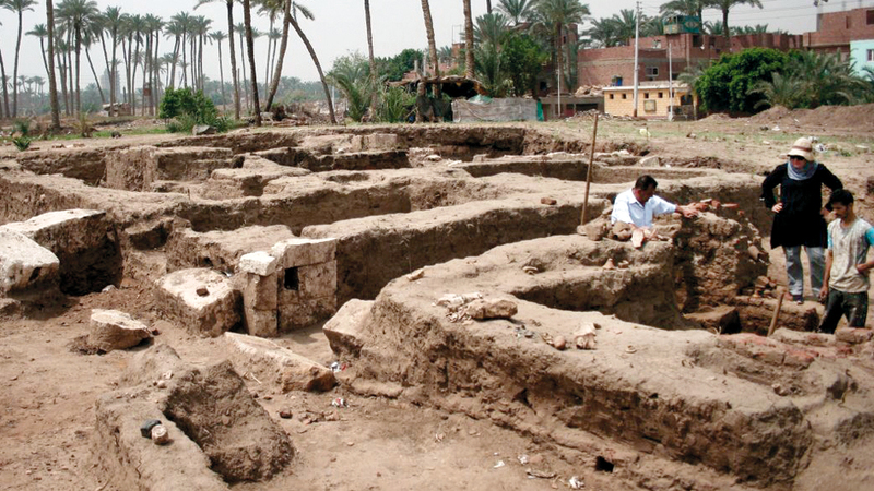 مصر: اكتشاف مبنى أثري ضخم في ميت رهينة