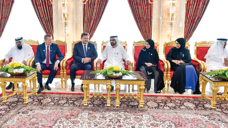 محمد بن راشد خلال استقباله فوندراشك بقصره في زعبيل. وام