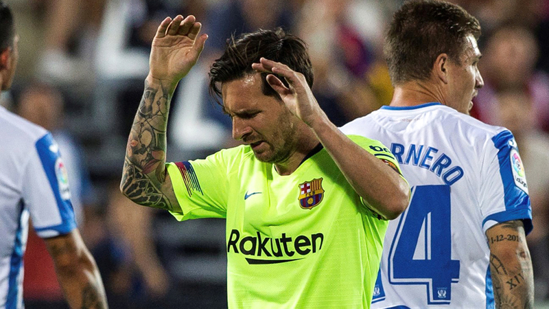 الغضب واضح على ميسي بعد الهزيمة من ليغانيس.  إي.بي.إيه