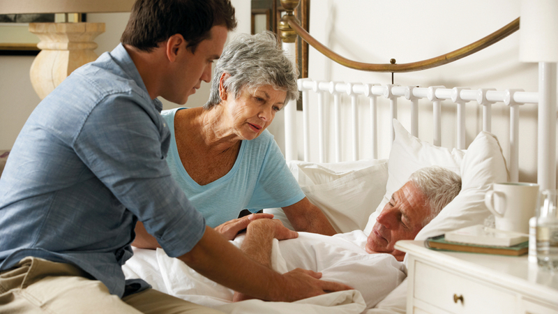 الخدمات الحكومية تحاول تقديم رعاية جيدة للمسنين في منازلهم.  أرشيفية