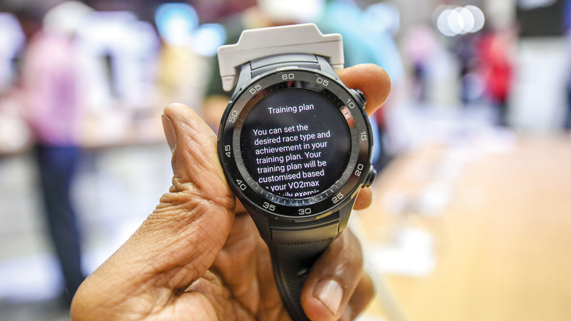 الأجهزة القابلة للارتداء من المنتجات ذات الطلب المرتفع خلال «جيتكس شوبر». تصوير: أشوك فيرما