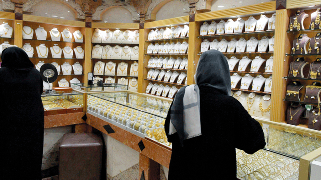 زيادة المنافسة بين الشركات تعود بالفائدة على المتعاملين في الحصول على خدمات ذات قيمة مضافة. تصوير: نجيب محمد