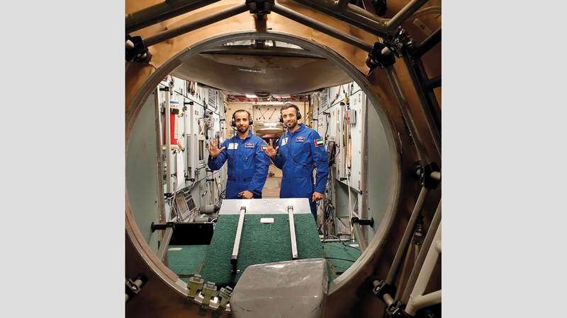 المنصوري والنيادي يخضعان حالياً لتدريبات تأهيلية في روسيا قبل الرحلة التاريخية إلى محطة الفضاء الدولية. من المصدر