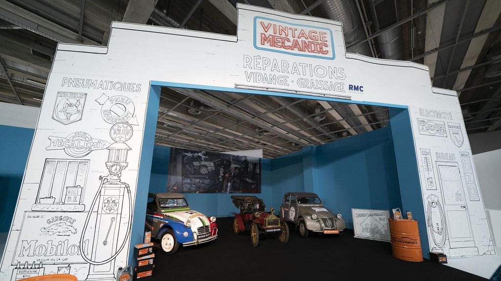 تم تحضير العديد من الديكورات لتعزيز المعرض