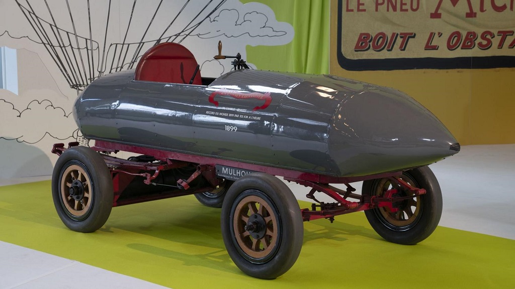 "جامع المحتوى" الذي كسر سرعة قياسية وصلت إلى 105 كم / ساعة في عام 1899.