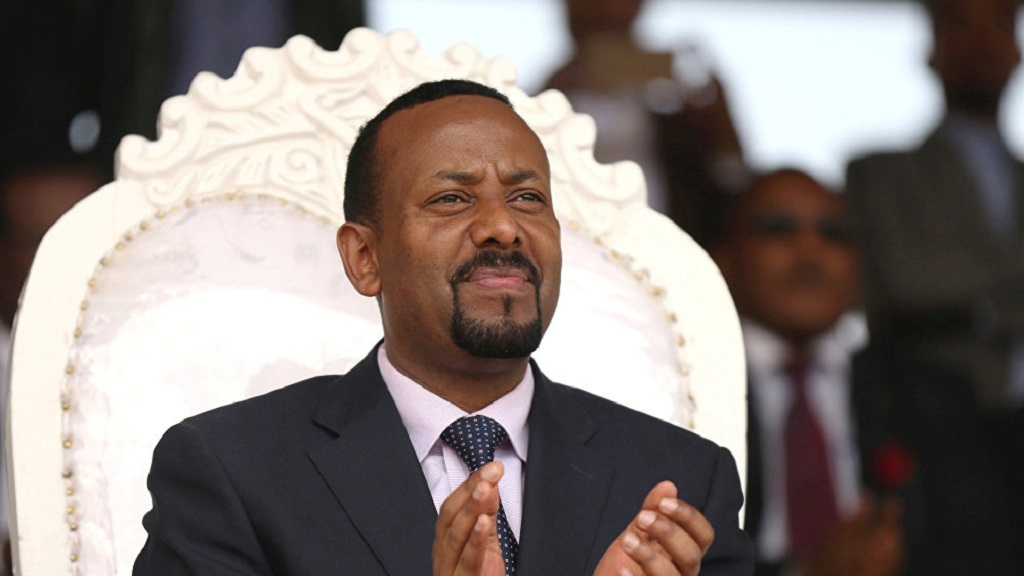 بتمرين «الضغط».. رئيس وزراء إثيوبيا يمتص غضب جنود محتجين