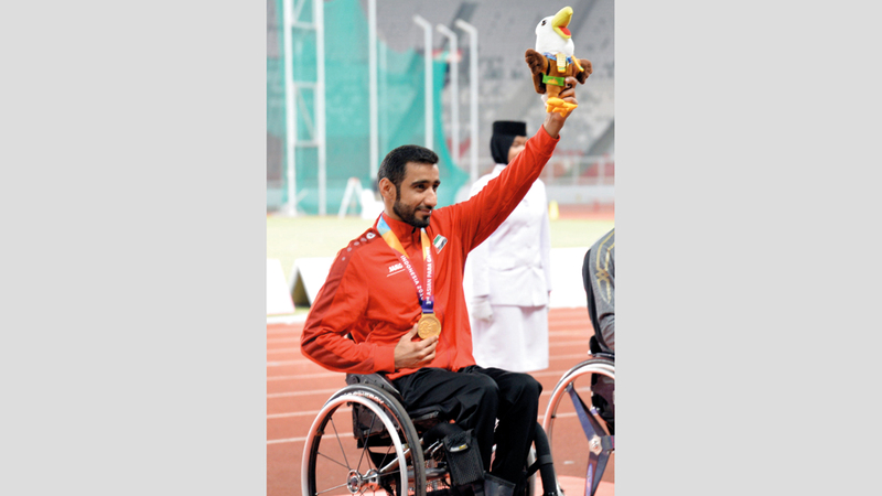 محمد القايد يحتفل بذهبية الكراسي المتحركة.

من المصدر