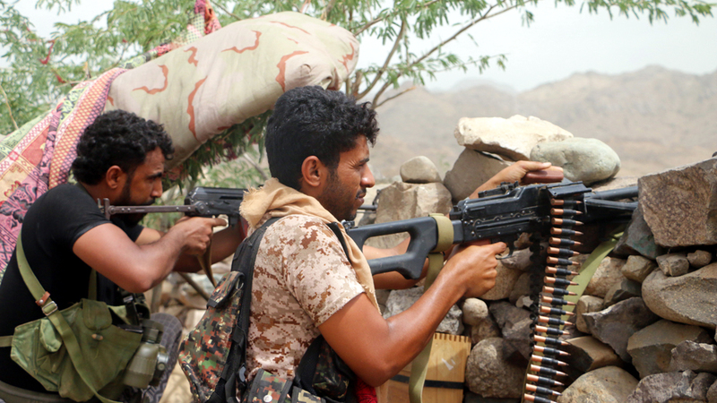 الجيش اليمني بمساندة «التحالف» يحرّر مواقع استراتيجية وسلاسل جبال غرب صعدة