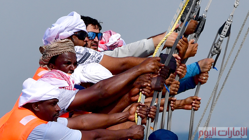 وذلك ضمن روزنامة سباقات الموسم البحري الجديد بمشاركة 85 قارباً شراعياً ذي 43 قدماً،