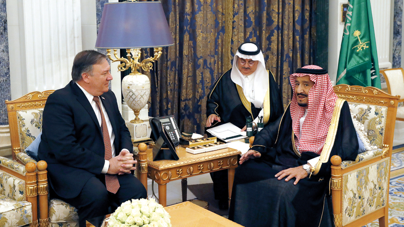 الملك سلمان يلتقي وزير الخارجية الأميركي في الرياض. أ.ب