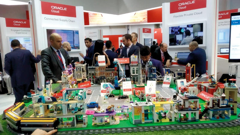 مدينة دبي الذكية ستحتوي على أعمدة إنارة تعمل بمجرد استشعار مرور السيارات قربها. الإمارات اليوم