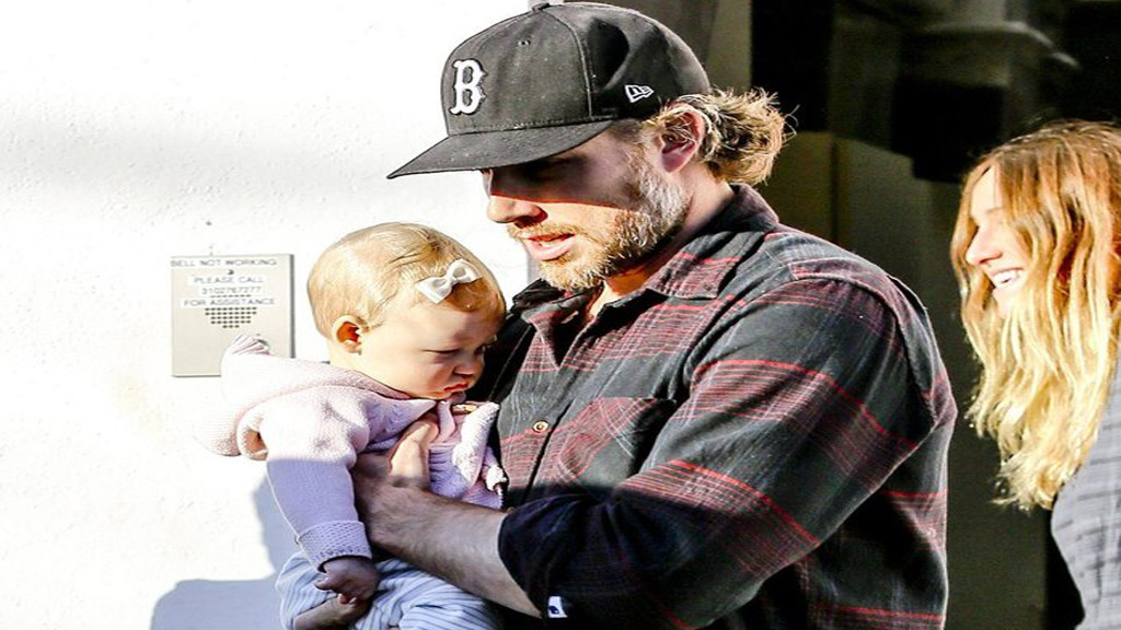 الممثل اريك جونسون وابنته