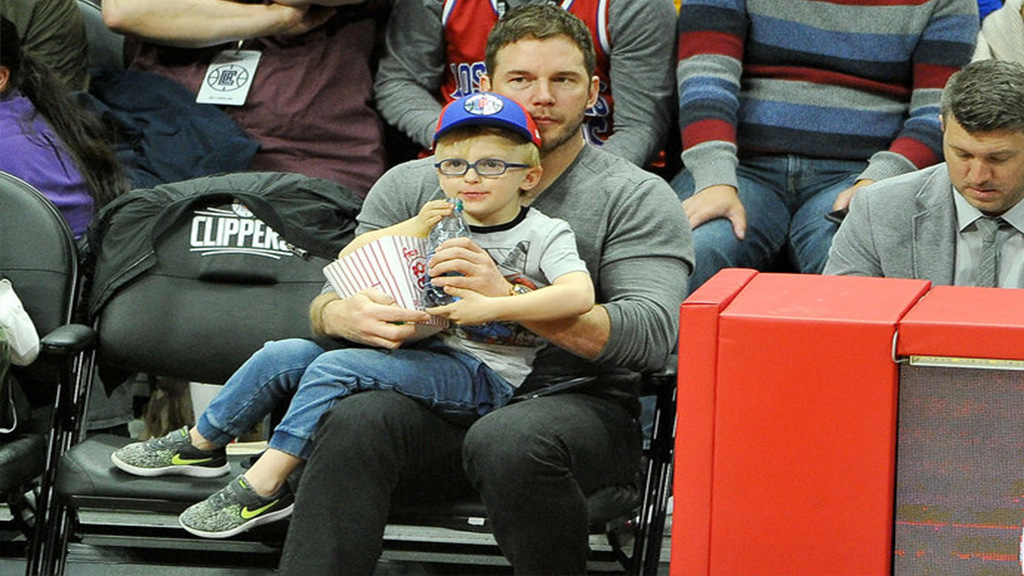 الممثل كريس برات وابنه