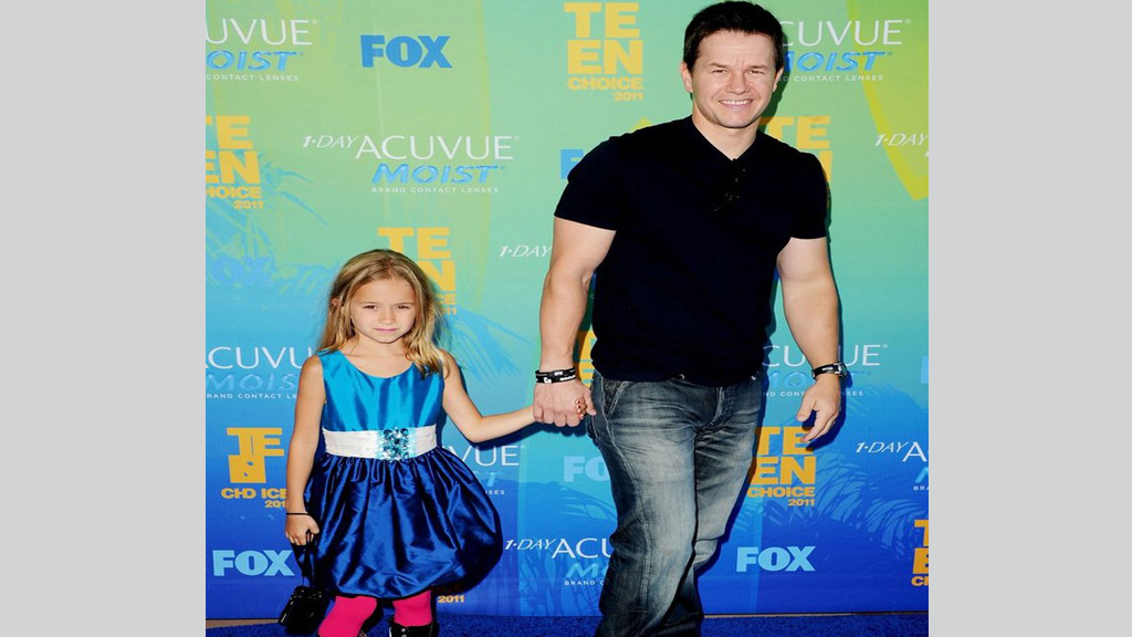 الممثل مارك والبيرغ وابنته