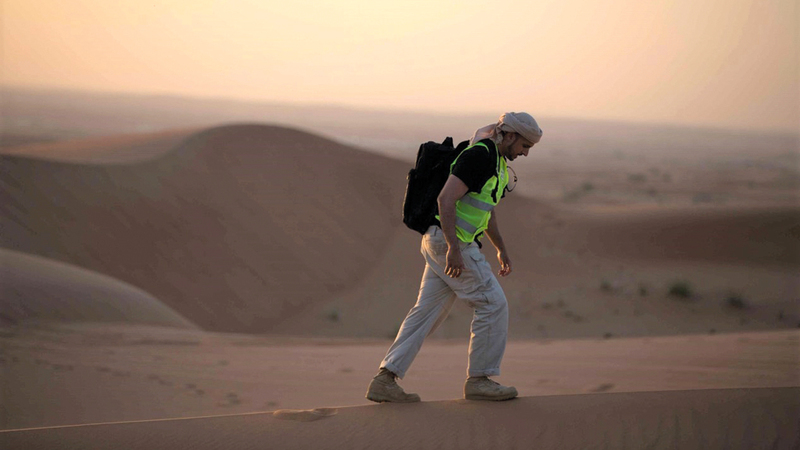 بن ثنية يسير لمسافات طويلة للفت الانتباه إلى معاناة أصحاب الهمم ومرضى التوحد والعمل على توعية المجتمع بها. من المصدر