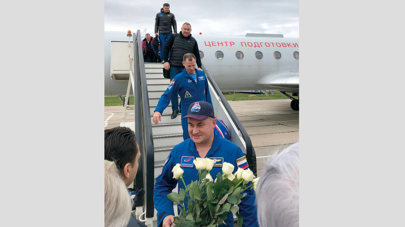 عودة رواد الفضاء سالمين بفضل نظام فصل الكبسولة عن الصاروخ.  يو.بي.آي