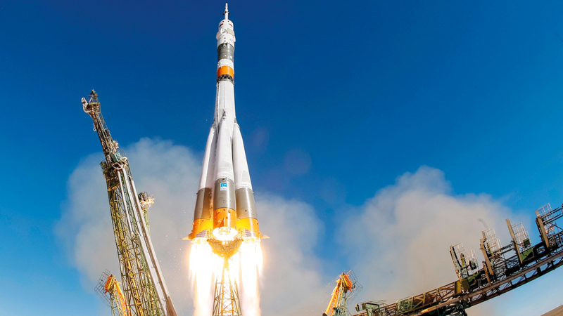 صاروخ سويوز إثر انطلاقه الذي لم يستمر إلا دقيقتين فقط. رويترز