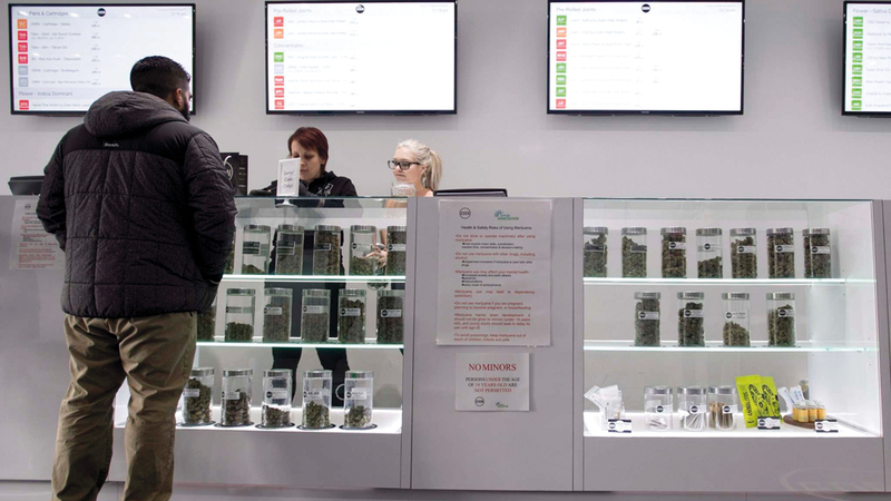 يتعين على الشرطة سحب عينات من السائقين لفحص مستوى المخدّر في الدم. أرشيفية