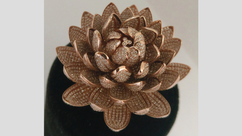 أغلى خاتم في العالم يبلغ سعره أربعة ملايين دولار أميركي ويضم 6690 قطعة من الألماس من المصدر