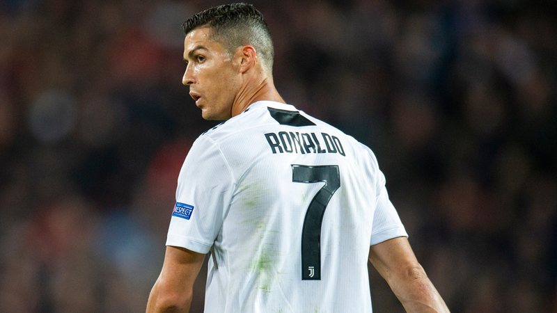 رونالدو بات لاعباً في اليوفي ولم يعد له شأن بالمباراة.  إي.بي.إيه