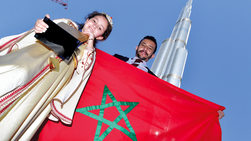 مريم أمجون (9 سنوات) ووالدها في صورة تذكارية مع برج خليفة.

تصوير: باتريك كاستيلو