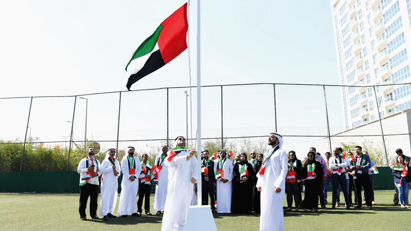 لجنة دوري المحترفين تحتفل بـ«يوم العَلَم» بحضور نائب رئيس المكتب التنفيذي، يوسف محمد رسول الخوري، والمدير التنفيذي، وليد الحوسني، وموظفي لجنة دوري المحترفين.