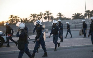 الصورة: محكمة بحرينية تقضي بالسجن المؤبد لـ 3 متهمين بالتخابر مع قطر