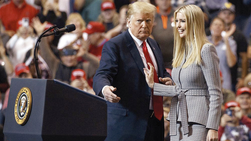 مخاوف من استفادة ترامب وابنته إيفانكا من منصبيهما في الأعمال التجارية.  أ.ب