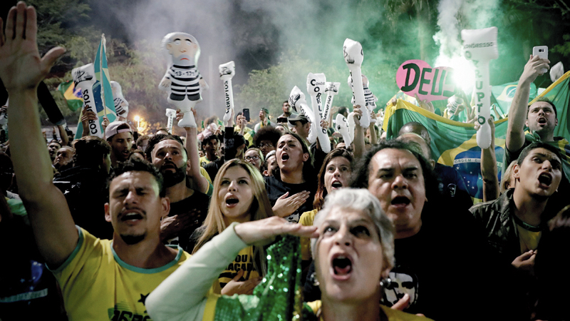 أنصار جاير بولسونارو يحتفلون بفوزه في الانتخابات الرئاسية. إي.بي.إيه