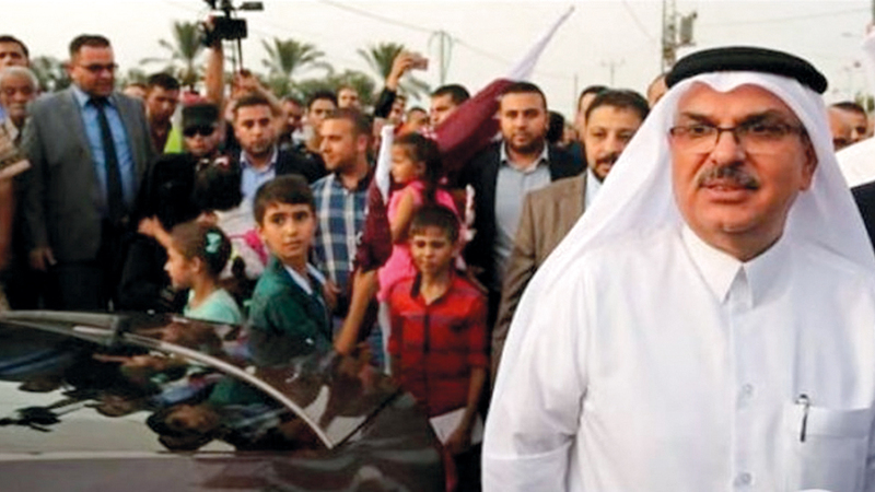 السفير القطري تعرَّض للرشق بالحجارة في غزة.

وكالة «معا»