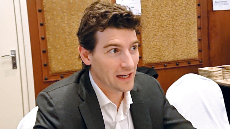 نيكولا ديفيز: «أربعة مليارات نسمة من سكان العالم

ليس لديهم اتصال بالإنترنت»