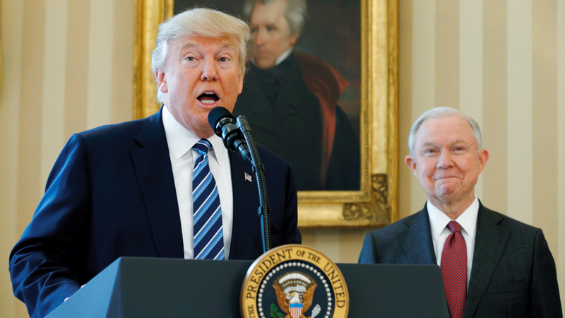 ترامب يتحدّث عن وزير العدل جيف سيشنز الذي طرده لاحقاً. رويترز