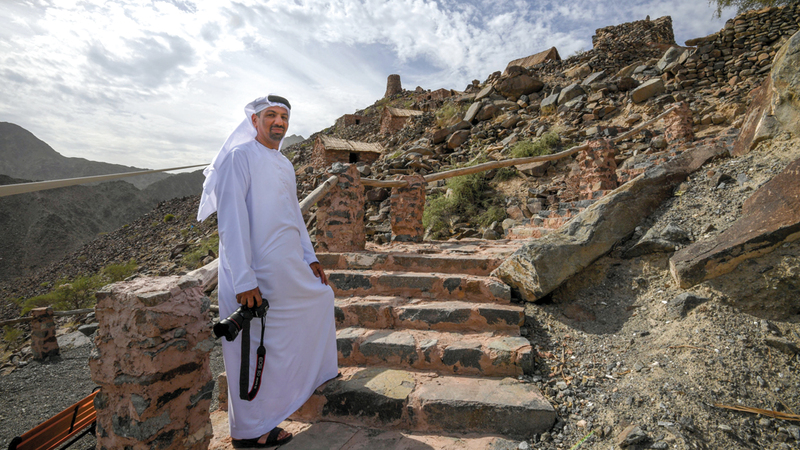 الحمادي أكّد أن توثيقه لتاريخ بلده فتح أمامه آفاقاً جديدة من العلم والمعرفة. تصوير: آشوك فيرما