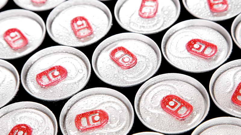 الهدف من تطبيق الضريبة الانتقائية هو الحد من مبيعات السلع المستهدفة لأسباب صحية  ومنها المشروبات الغازية. أرشيفية