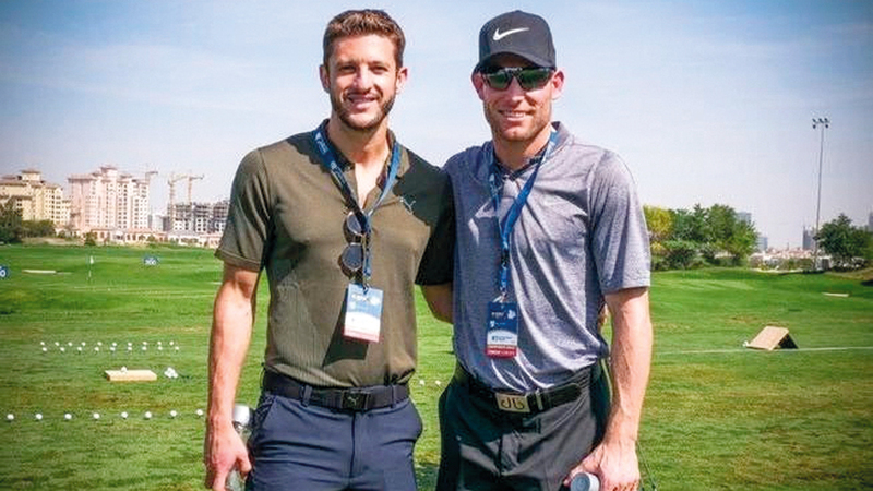 جيمس ميلنر وأدم لالانا خلال حضورهما بطولة موانئ دبي العالمية للغولف. من المصدر