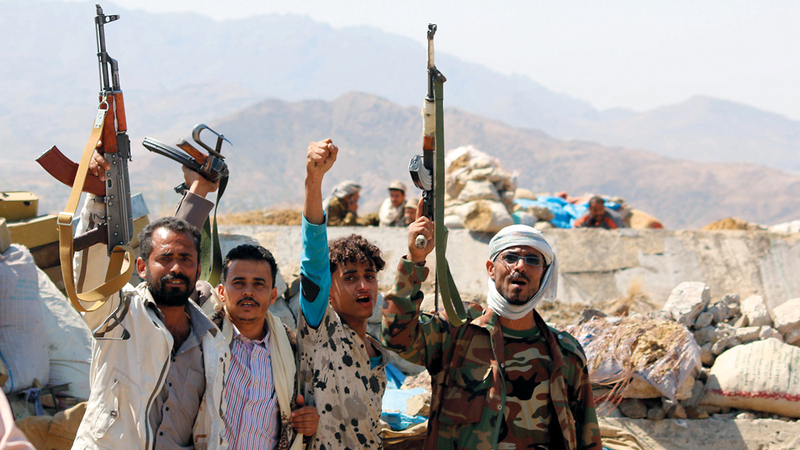 مقاتلون من المقاومة اليمنية في أحد المناطق بتعز. أ.ف.ب