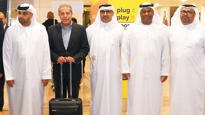 مسؤولو نادي الوصل في استقبال الأهلي أمس. من المصدر