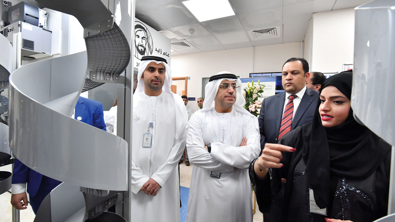 «الروبوت الصيدلي» يستخدم لتحضير وصرف الأدوية ومراقبة سلامتها. تصوير: نجيب محمد