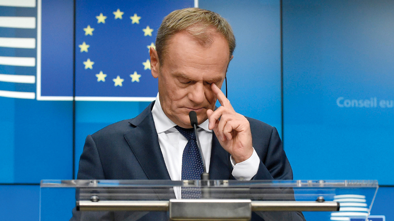 رئيس المجلس الأوروبي بدا حزيناً عقب اجتماع أمس. أ.ف.ب