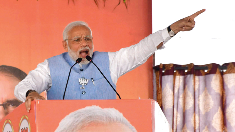 رئيس الوزراء ناريندرا مودي حمّل راهول غاندي مسؤولية الخوض في شؤون عائلته. أ.ب