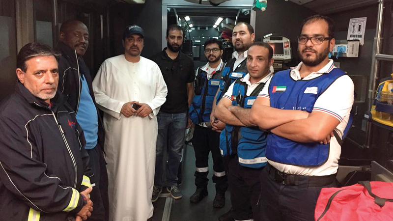 جانب من فرق الإسعاف المشاركة في عملية الإجلاء. من المصدر